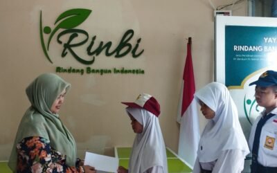 HADIRKAN SENYUM DAN HARAPAN DI HARI PENDIDIKAN NASIONAL